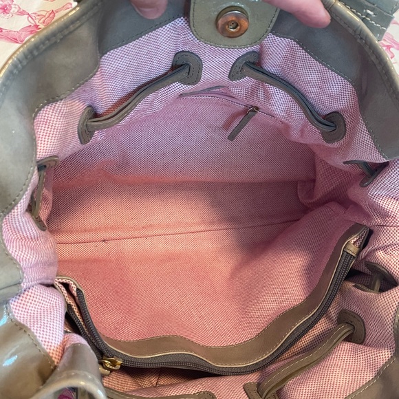 🌼 Summer Bag Blowout! 🌼 Rare Dooney & Bourke patent Leather Draw String Satchel - Picture 5 of 16